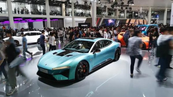 熊猫配资 上海车展变局：智驾刹车、SUV混战、雷军没来